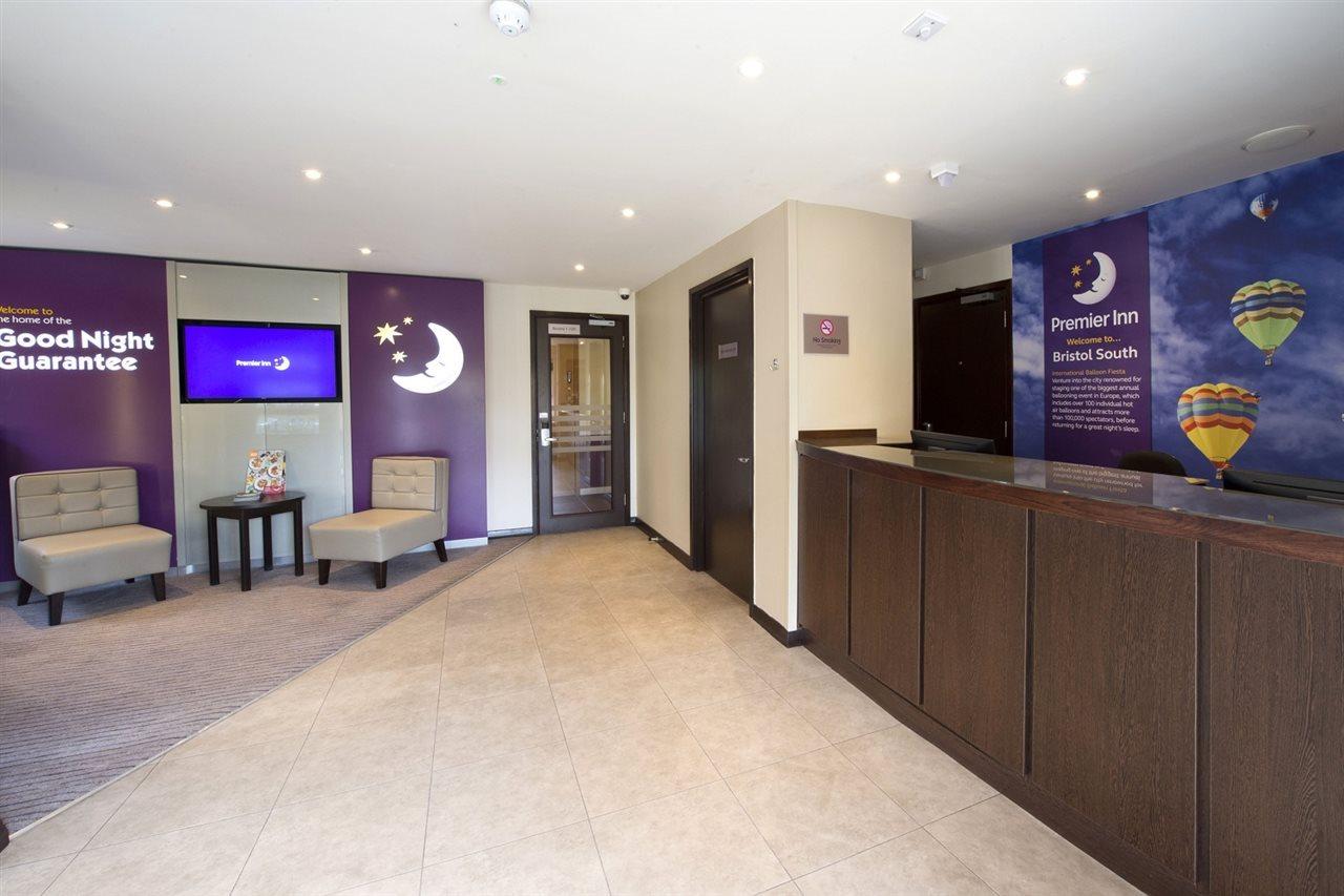 Premier Inn Bristol South Exterior foto