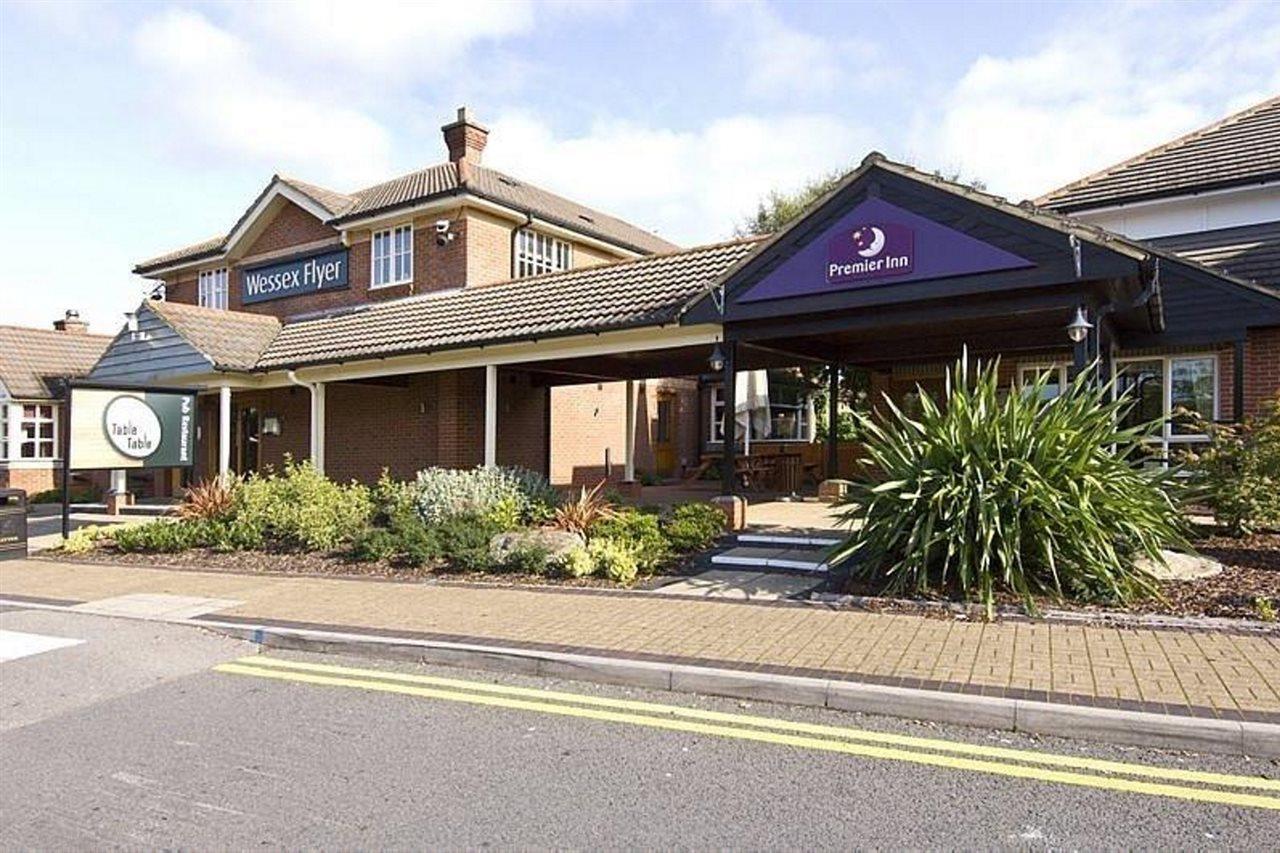 Premier Inn Bristol South Exterior foto