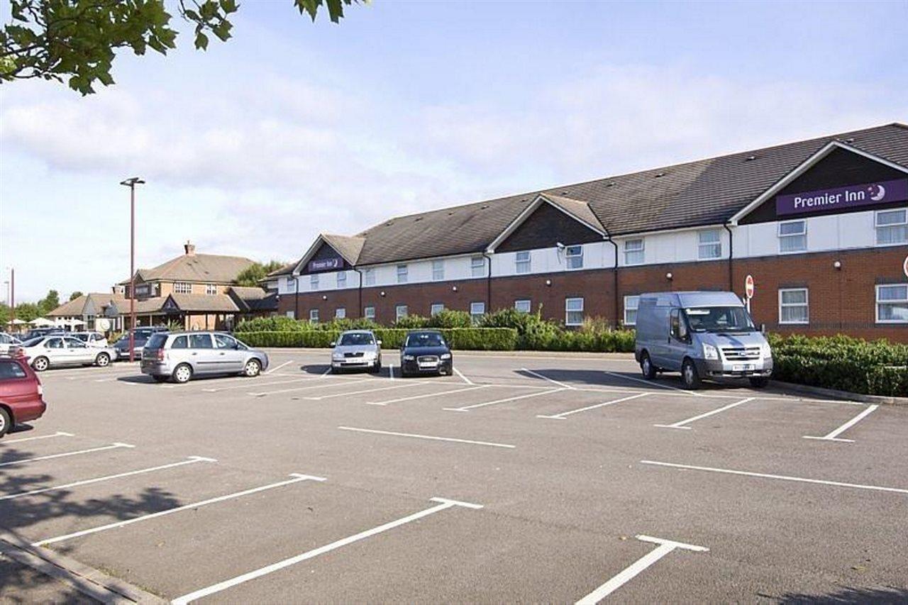 Premier Inn Bristol South Exterior foto